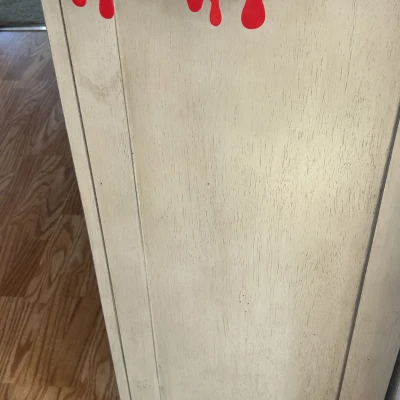 Mô hình nhỏ giọt máu "Bloody Drip"