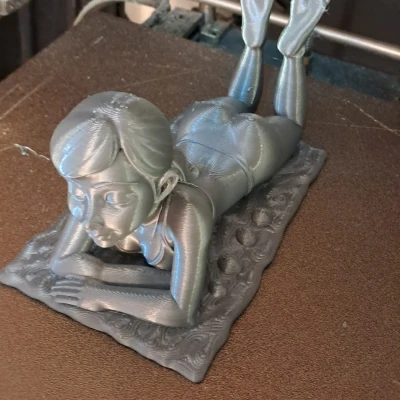 Giá Đỡ Điện Thoại Cô Gái Mơ Màng