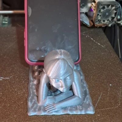 Giá Đỡ Điện Thoại Cô Gái Mơ Màng