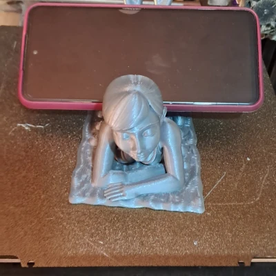 Giá Đỡ Điện Thoại Cô Gái Mơ Màng