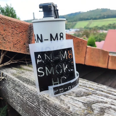 Mô hình lựu đạn khói/khí M18 thời chiến tranh Việt Nam