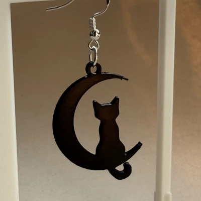 Bông Tai Mèo Và Trăng Lưỡi Liềm