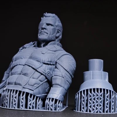 Tượng Bán Thân Venom Snake