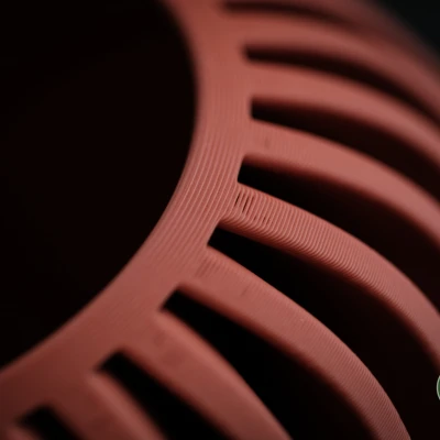 Chậu cây "surge · planter" hiện đại tối giản