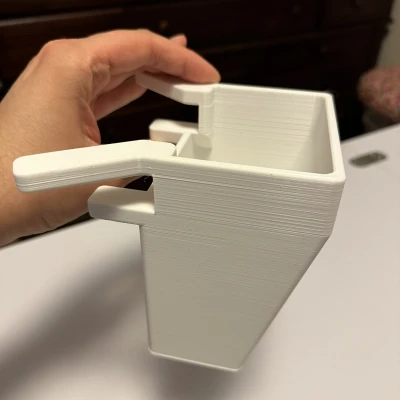 Thùng rác gắn bàn cho vải, chỉ, vụn nhựa, và hơn thế nữa!