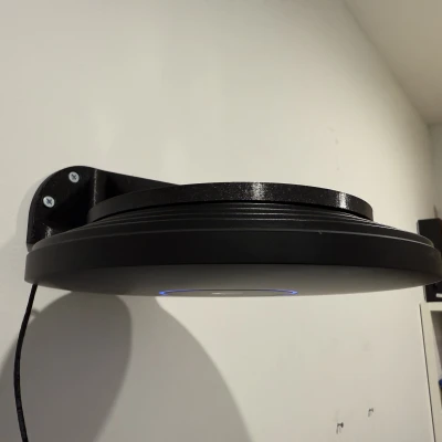 Giá đỡ tường ngang tương thích Unifi U7 Pro XGS / XG