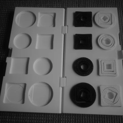 Phiên bản đa sắc màu của trò chơi cờ Cirquarles