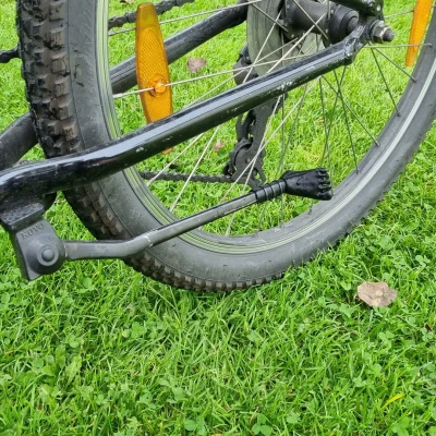 Đế Chân Chống Xe Đạp (Độ Phân Giải Cao)