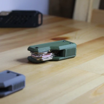 KeyHoldr – Dụng cụ giữ chìa khóa nhỏ gọn và chắc chắn