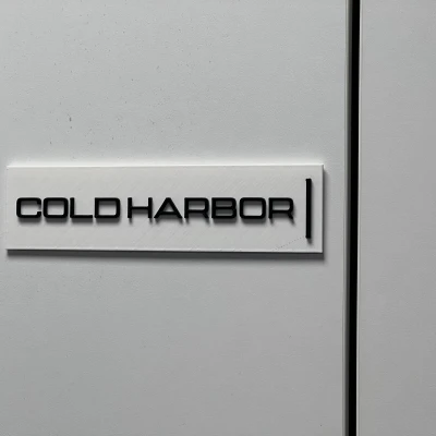 Tấm Biển Treo Tường Severance Chính Xác Như Phim