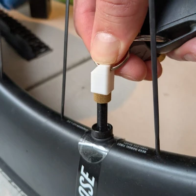 Móc Khóa Giữ Bộ Chuyển Đổi Bơm Xe Đạp | Presta sang Schrader (AV sang SV) | In 3D – 3 Phiên Bản