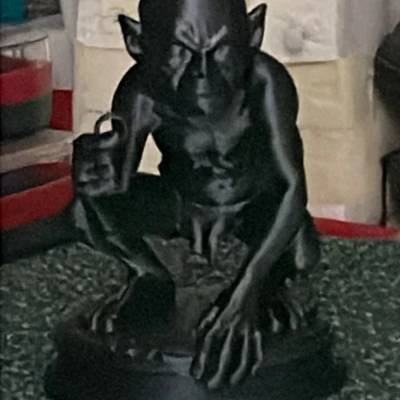 Mô Hình Gollum – Bị Chi Phối Bởi Chiếc Nhẫn