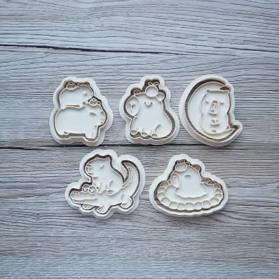 Bộ Dụng Cụ Cắt Bánh Quy Capybara Dễ Thương Kèm Táo Sấu