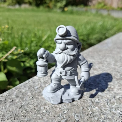 Anh Thợ Mỏ Gnome – Đèn Lồng Của Vực Sâu