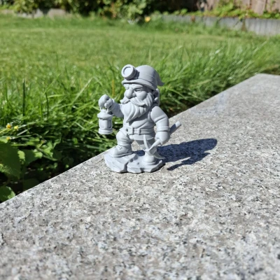 Anh Thợ Mỏ Gnome – Đèn Lồng Của Vực Sâu