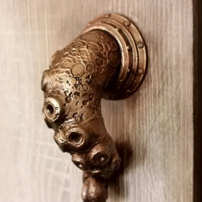 Tay Nắm Cửa Lovecraftian Hình Xúc Tu