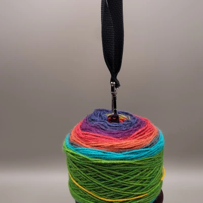 Dụng cụ giữ / xoay cuộn len di động