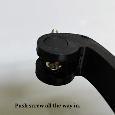 Cần gạt chai nước giặt cho người hạn chế vận động tay