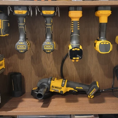 Giá Đỡ Dụng Cụ và Pin Dewalt 20V MAX