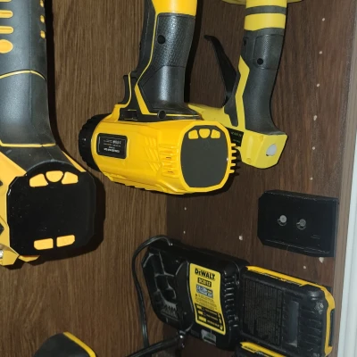 Giá Đỡ Dụng Cụ và Pin Dewalt 20V MAX