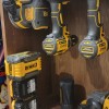 Giá Đỡ Dụng Cụ và Pin Dewalt 20V MAX - Thumbnail 4