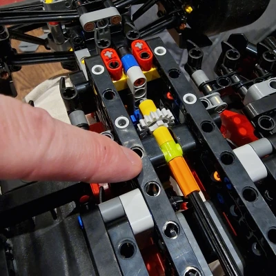 Giá Treo Tường LEGO Technic 42207 Ferrari SF-24 F1 (Không Cần Hỗ Trợ)