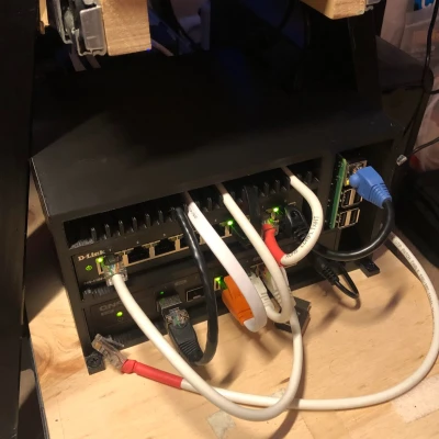 Giá Treo Switch Mạng – Đế Đựng Thiết Bị Tủ Server Gọn Gàng