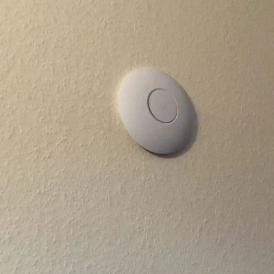 Giá đỡ tường thạch cao Unifi AP AC-Pro giấu dây