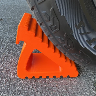 Cục Chặn Bánh Xe (Wheel Chock)