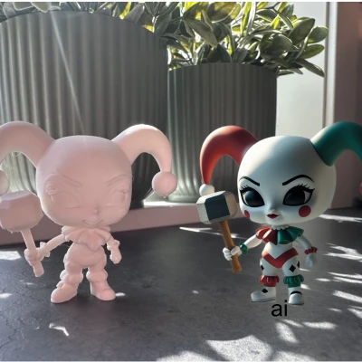 Mô hình Harley Quinn Phiên bản Jester DeskBuddy