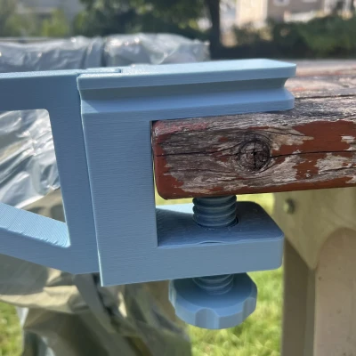 Kẹp Giữ Túi Rác Bàn Picnic