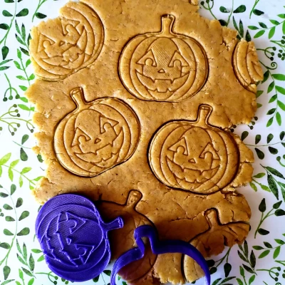 Khuôn Cắt Bánh Quy và Con Dấu Quả Bí Ngô Halloween