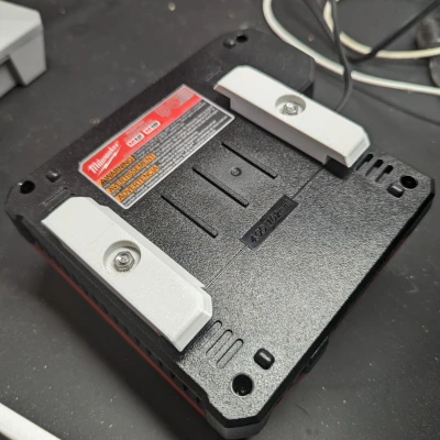 Giá Treo Sạc Nhanh Milwaukee Packout