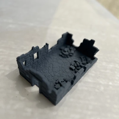 Ngôi Nhà Nhỏ Bị Tàn Phá