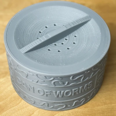 Hũ Đựng Giun Câu Cá (Can of Worms)