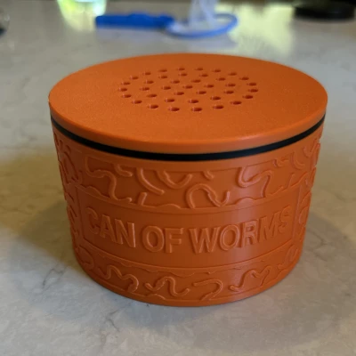 Hũ Đựng Giun Câu Cá (Can of Worms)