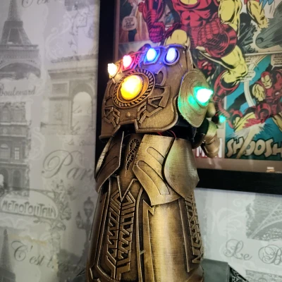 Găng tay Vô cực Thanos Có Thể Đeo Được