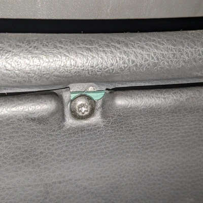 Miếng vá sửa chữa lẫy ốp chân Volvo P80