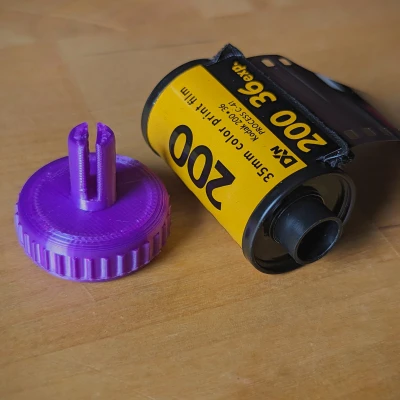 Núm tua phim 35mm thủ công