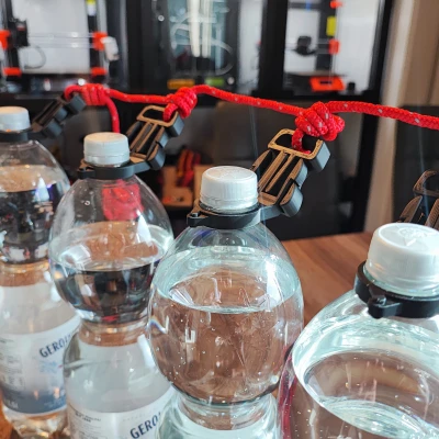 Giá Đỡ Chai PET Để Làm Lạnh Nước Hoặc Gắn Ba Lô