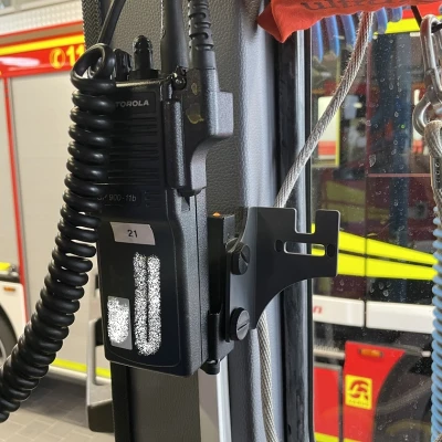 Giá đỡ micro radio ngoài / Halterung für Faustmikrofon