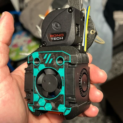 Dragon Burner v8 Cowl với họa tiết lục giác