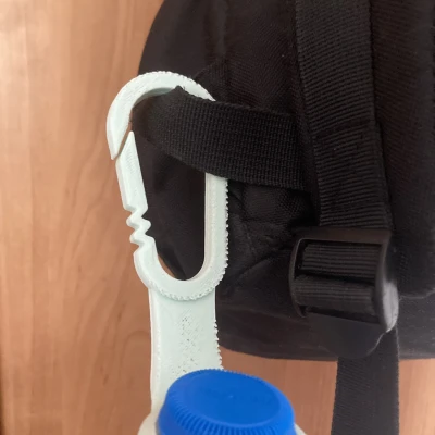 Kẹp Giữ Chai Kiểu Carabiner