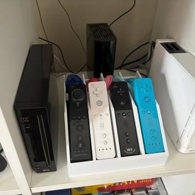 Giá Đỡ Wii Remote 4 Khe Cắm