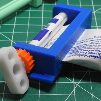 Dụng cụ cuộn tuýp kem đánh răng cóc cóc (không cần hỗ trợ)