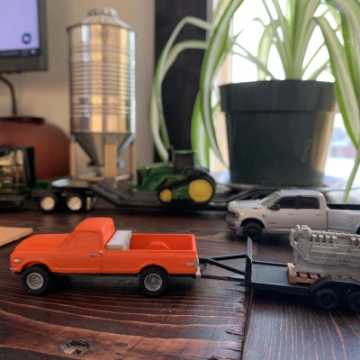 Mô hình 1:64 1972 Chevy C10