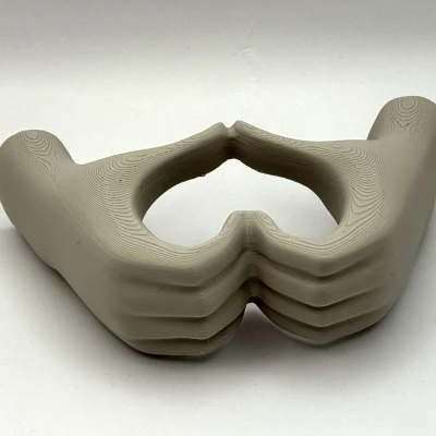 Tượng Hai Bàn Tay Hình Trái Tim