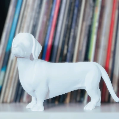 Tượng Chó Dachshund Đang Đứng
