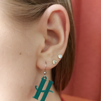 Bông tai Harry Potter: Chữ cái HP