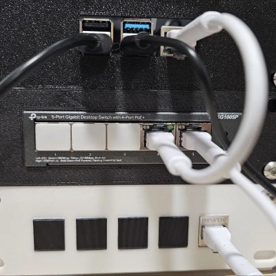 TP-Link SG1005P | SG105 | OC200 6-inch Rack Mount